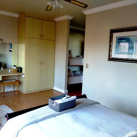 Casa Mia Guesthouse Тейбл-Вью Экстерьер фото