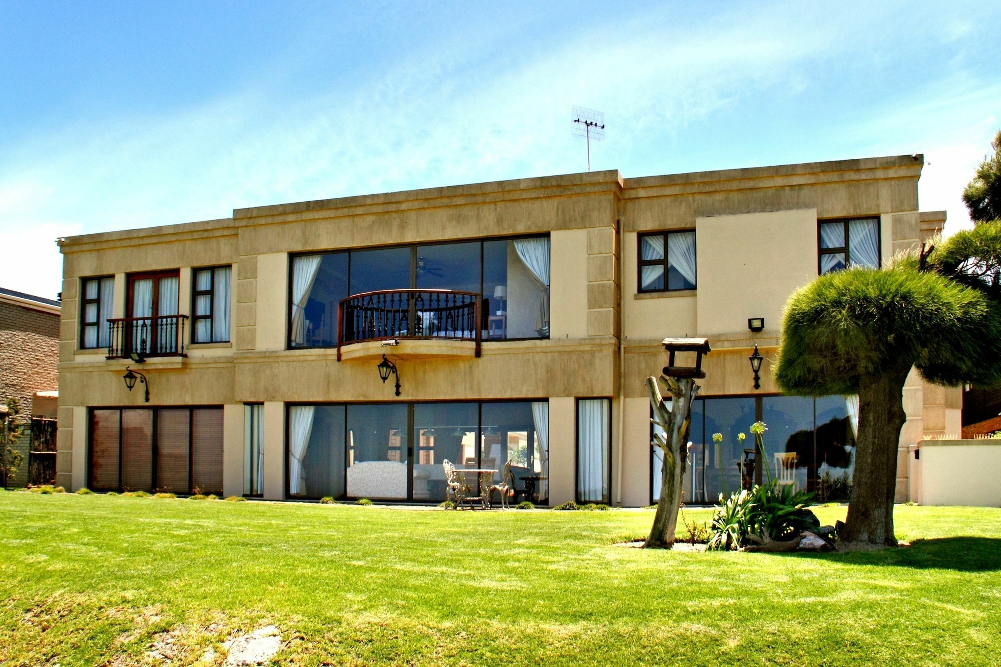 Casa Mia Guesthouse Тейбл-Вью Экстерьер фото