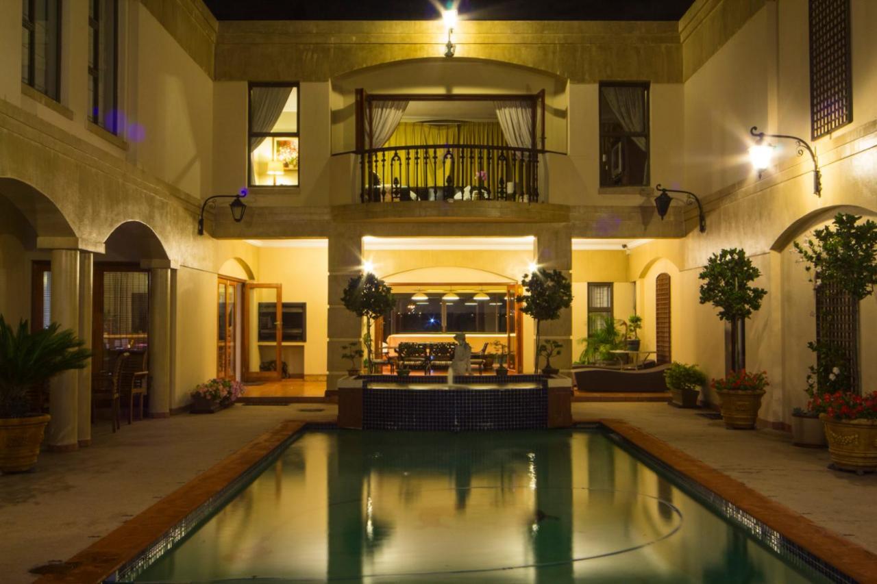Casa Mia Guesthouse Тейбл-Вью Экстерьер фото
