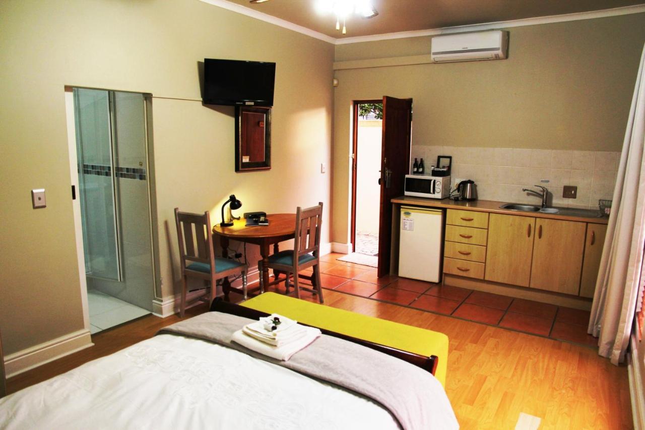 Casa Mia Guesthouse Тейбл-Вью Экстерьер фото