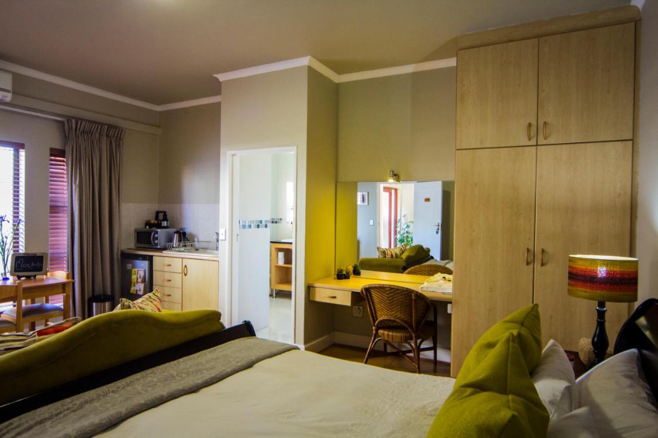 Casa Mia Guesthouse Тейбл-Вью Экстерьер фото