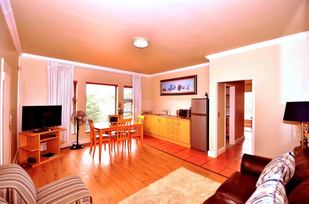 Casa Mia Guesthouse Тейбл-Вью Экстерьер фото
